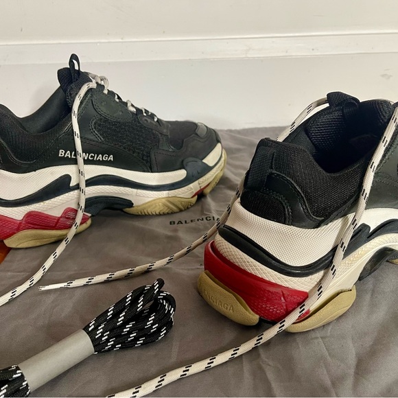 Balenciaga Triple S Sneaker - Picture 6 of 7